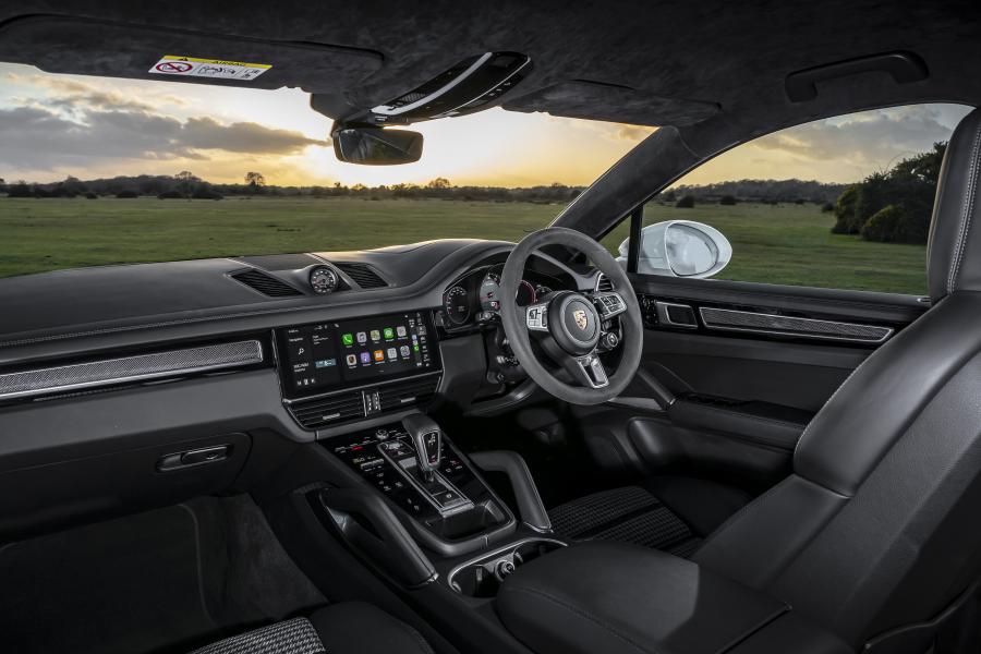 Торпедо Porsche Cayenne Turbo Coupe 2019 года  (UK) (фото 14 из 18)